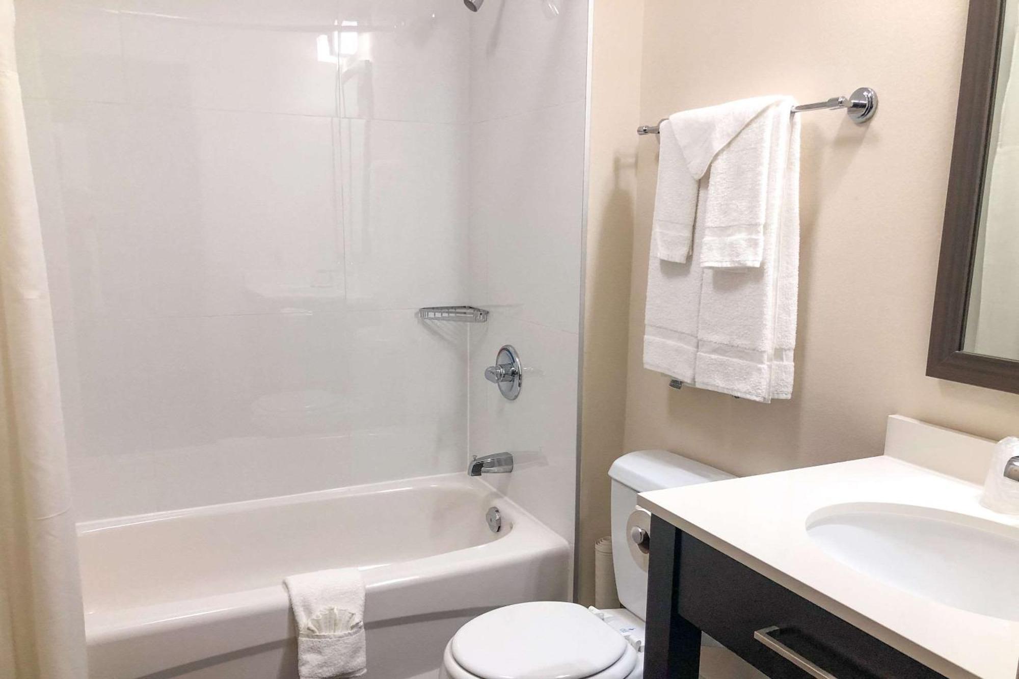 Saint-Jean-de-Boischâtel Sleep Inn & Suites Quebec City East מראה חיצוני תמונה